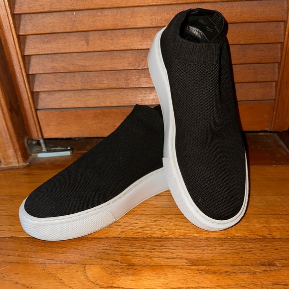 Like new J/Slides Daphnie kicks - Picture 5 of 7